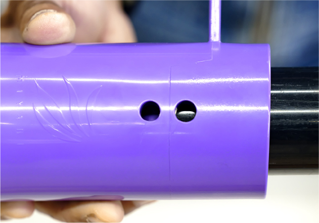 覗き穴から奥まで差し込まれているか確認します